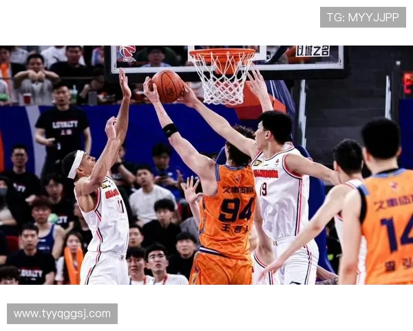 广东宏远迎战强敌,关键战役再启争冠征程,双方全力以赴争夺胜利